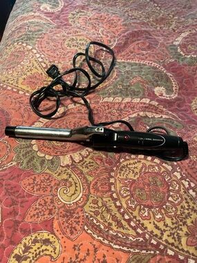 Vidal Sassoon 1" Curling Iron - Black and Silver